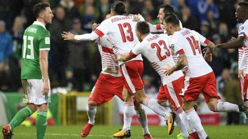 Suiza derrotó 1-0 a Irlanda del Norte, con un pena polémico
