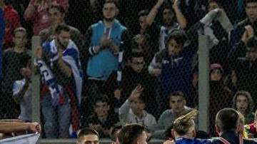 Los croatas celebran el pase al Mundial Rusia 2018 tras empatar a cero con Grecia en Pireo. (Foto: EFE/EPA/PANAGIOTIS MOSCHANDREOU)