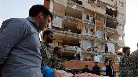 Muerte y destrucción deja potente terremoto en Irán. EFE