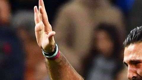 El arquero italiano Gianluigi Buffon reacciona tras la eliminación de Italia para la fase final del Mundial Rusia 2018. (Foto: EFE/DANIEL DAL ZENNARO)