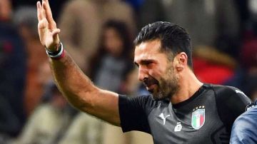 El arquero italiano Gianluigi Buffon reacciona tras la eliminación de Italia para la fase final del Mundial Rusia 2018. (Foto: EFE/DANIEL DAL ZENNARO)
