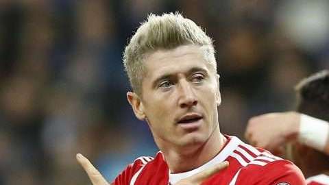 Robert Lewandowski celebra un gol del Bayern Munich al RSC Anderlecht en Champions League.
 (Foto: EFE/JULIEN WARNAND)