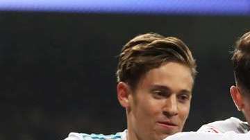 GRAF935. MADRID, 28/11/2017.- Los jugadores del Real Madird celebran el primer gol del equipo blanco durante el encuentro correspondiente a la vuelta de los dieciseisavos de final de la Copa del Rey que disputan esta noche frente al Fuenlabrada en el estadio Santiago Bernabéu, en Madrid. EFE/Kiko Huesca.