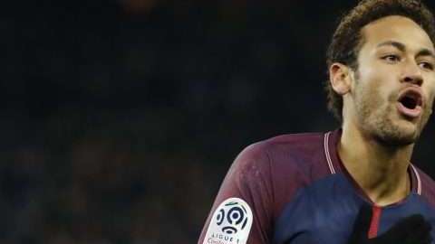 El jugador del Paris Saint Germain Neymar Jr. celebra tras anotar un gol al Estac Troyes. (Foto: EFE/ETIENNE LAURENT)