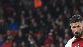 El jugador francés del Arsenal Olivier Giroud hizo un doblete ante el Huddersfield Town en la Liga Premier. Foto: EFE/ FACUNDO ARRIZABALAGA)