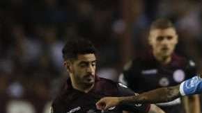 Luan del Gremio se llevó puestos a todos los jugadores de Lanús, en la final de la Copa Libertadores. (Foto: EFE/David Fernández)