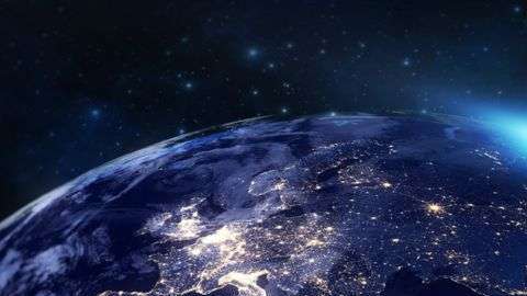 Rotar sobre su propio eje le toma a la Tierra exactamente 23 horas, 56 minutos 4,1 segundos.