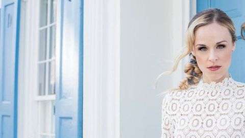 Lana Lokteff nació en Oregon y es de ascendencia rusa.