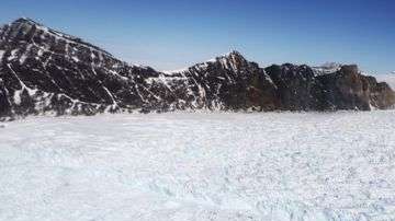 El flujo de calor varía dependiendo que qué región de Antártica se trate.