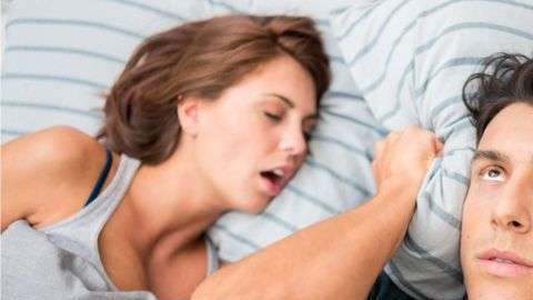 ¿Los ronquidos de tu pareja no te dejan dormir? Te presentamos algunas soluciones tecnológicas que prometen ayudarte a conciliar el sueño.