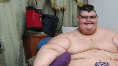 Tejer es una de las aficiones de Juan Pedro Franco. Le ayuda a superar momentos de ansiedad relacionados con su obesidad y su incapacidad para moverse.