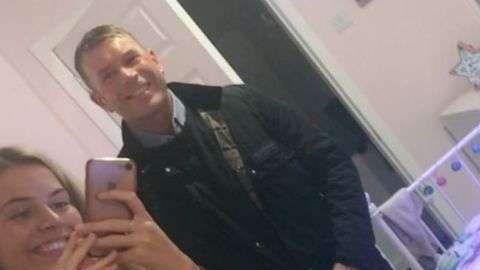 Ellie Wilkie compartió esta foto con su padre con la historia de superación.