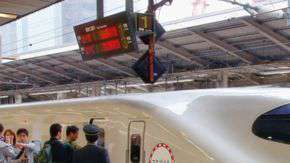 El tren bala original era sumamente ruidoso y esto causaba problemas en zonas residenciales.