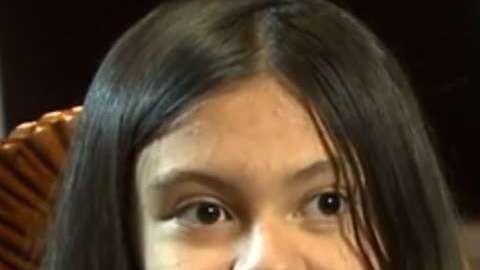 Alexis Bortell demanda que el gobierno de EEUU legalizar la marihuana medicinal a nivel nacional.