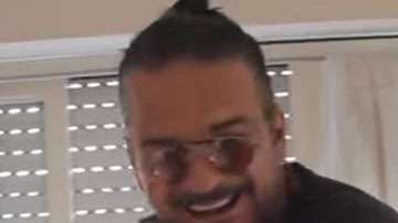 Ricardo Arjona sorprendió a una fan.