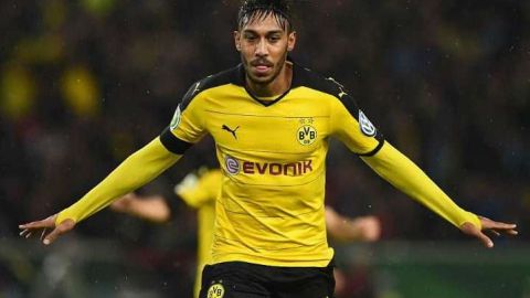 El delantero gabonés fue suspendido en el Borussia Dortmund, por fiestero. (Foto: Matthias Hangst Getty Images)