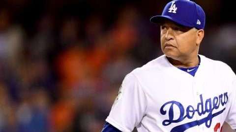 Una serie de decisiones raras e injustificables del manager Dave Roberts le hicieron reprobar el gran examen de la Serie Mundial. (Foto: Getty Images)