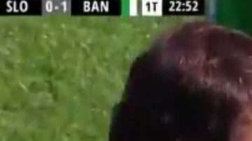 Falcioni, técnico de Banfield se molestó tras una decisión arbitral.