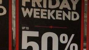 Las tiendas suelen ofrecer grandes descuentos durante el Black Friday.