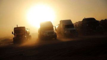Camiones preparados para el transporte de gas en Odessa, Texas.