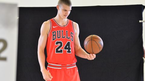 Lauri Markkanen, el novato que está dando la cara por los Bulls. (Javier Quiroz / La Raza)