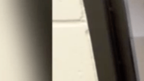 La armadura del hombre llamó la atención.