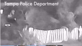 El asesino acecha la parada de autobuses donde escoge a sus víctimas