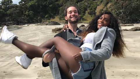 Serena Williams y su prometido Alexis Ohanian esperan un bebé.
