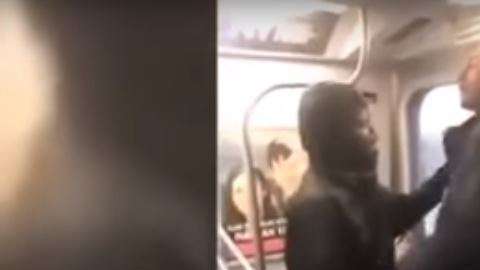 El hombre de origen latino defendió a la mujer y obligó a que el agresor se bajara del tren