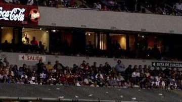 Acción del histórico juego entre los Cardinals de Arizona y los 49ers de San Francisco el 2 de octubre de 2005 en el Estadio Azteca. Fue el primer encuentro oficial de la NFL efectuado fuera de Estados Unidos.