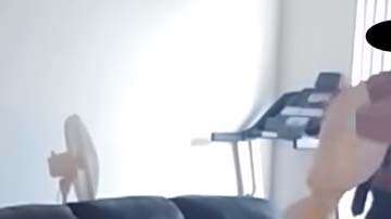 La esposa del hombre presenció toda la escena desde otro espacio.