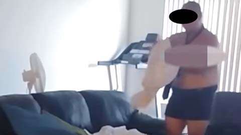 La esposa del hombre presenció toda la escena desde otro espacio.