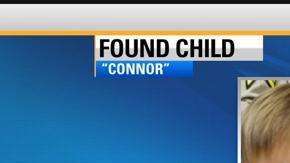 Un niño es encontrado deambulando solo en un tienda, horas después encuentran a los padres.