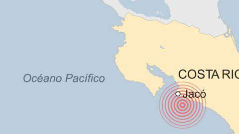 Los tres sismos ocurrieron alrededor del centro de los círculos rojos, en el mar, a pocos kilómetros de la ciudad de Jacó.. BBC Mundo