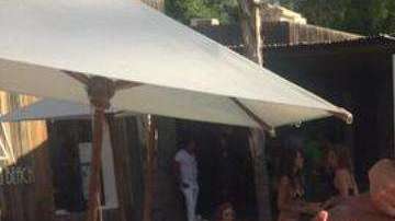 "Recién casados. Hahahaha", escribió en su Twitter Badr Hari junto a esta foto en la que aparece cargando a Cristiano Ronaldo.