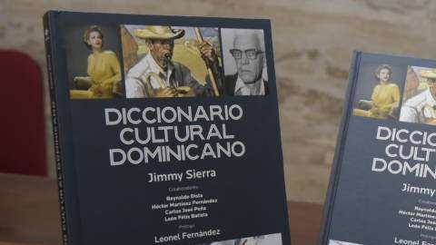 Se presentó el diccionario. Foto @Teatrotrescaras