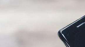 Este teléfono lo puedes llevar incluso en tu cartera.