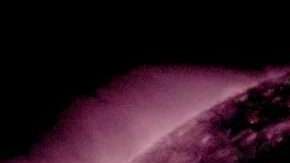 Los agujeros coronales son áreas magnéticamente abiertas en el Sol.