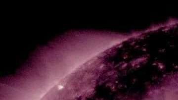 Los agujeros coronales son áreas magnéticamente abiertas en el Sol.