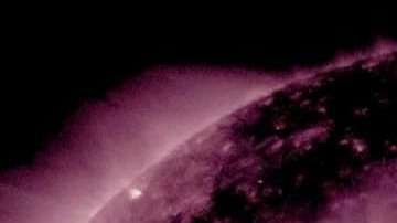 Los agujeros coronales son áreas magnéticamente abiertas en el Sol.