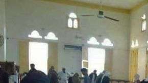 La mezquita donde sucedió el ataque era utilizada por la tribu local al-Sawarka, conocida por cooperar con las fuerzas de seguridad en la lucha contra los grupos yihadistas.