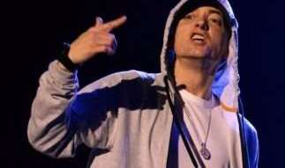 El rapero regresa con 'Walk on Water'.