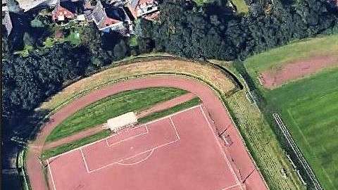 Una gran esvástika de granito yacía debajo del campo de fútbol del equipo Billstedt-Horn.