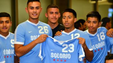 El equipo de futbol de la escuela Solorio Academy retiró el número 23 que utilizó Christian Morales.  (Javier Quiroz / La Raza)