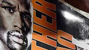 Rafael Garcia junto a Mayweather. Ethan Miller/Getty Images