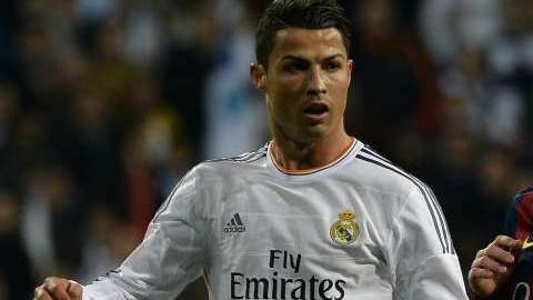 Cristiano Ronaldo y Lionel Messi durante un juego entre Barcelona y Real Madrid, hace tres años.