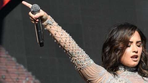 Demi se retiró del evento sin recoger su reconocimiento como La mejor solista femenina del año.