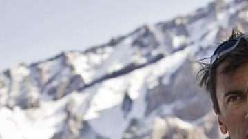 El deportista extremo ruso Valery Rozov durante uno de sus retos en el Monte Elbrus. (Foto: Thomas Senf/Euro-Newsroom via Getty Images)