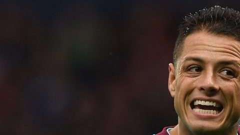 El mexicano Javier Hernández vive horas difíciles en el West Ham United y la situación podría ponerse peor.  (Foto: Shaun Botterill/Getty Images)