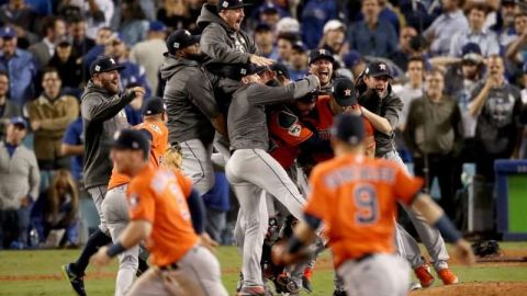 La celebración de los Astros de Houston al vencer a los Dodgers de Los Angeles en el juego 7 de la Serie Mundial. (Foto: Christian Petersen/Getty Images)